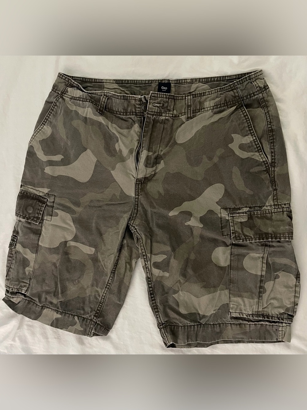 Men’s Gap Camo Cargo Shorts Size 35